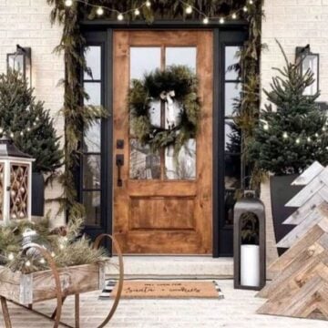Farmhouse Christmas Front Porch Decor Ideas 29