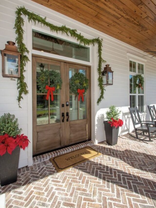 Farmhouse Christmas Front Porch Decor Ideas 35