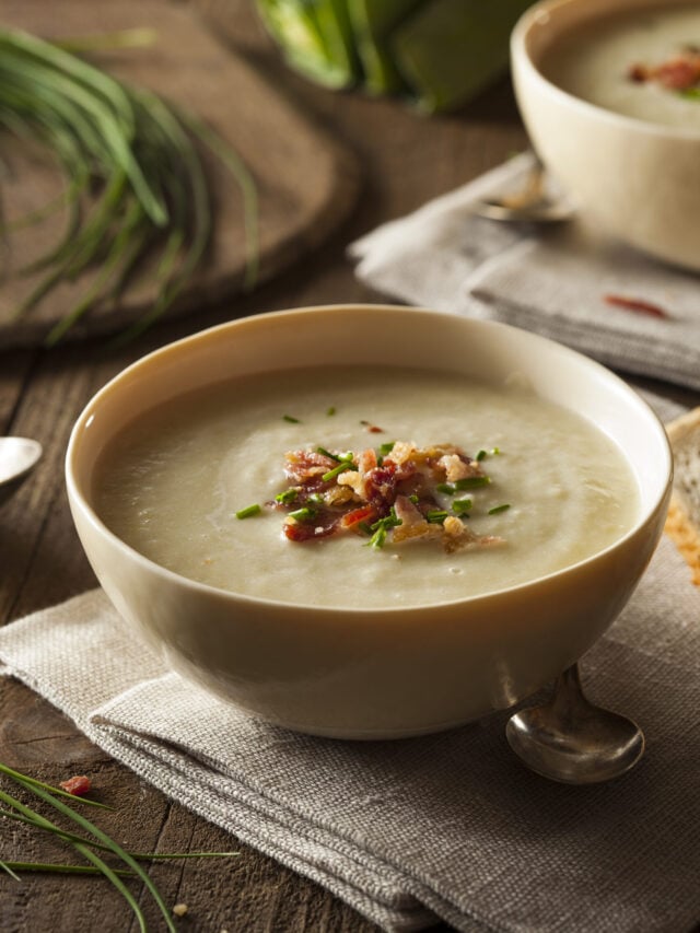 Garlic Potato Soup Recipe; An easy and delicious creamy garlic potato soup recipe. Comfort food for a cold winter season!