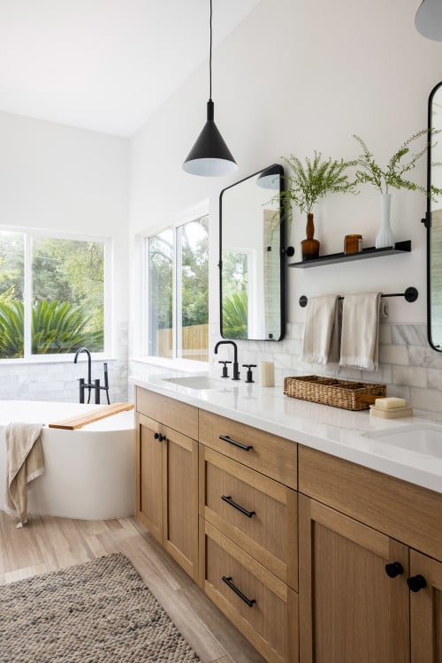 How To Optimize Your Bathroom Space: A post all about ideas to optimize your bathroom space and organization.