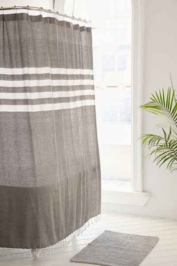 20 Perfect Farmhouse Shower Curtain Ideas - Nikki's Plate