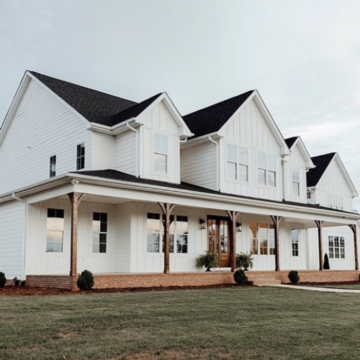 Beautiful Farmhouse Porch Columns For a Grand Entrance; Whether you call them pillars or columns, here is a showcase of the best Farmhouse style porch columns for rustic charm!