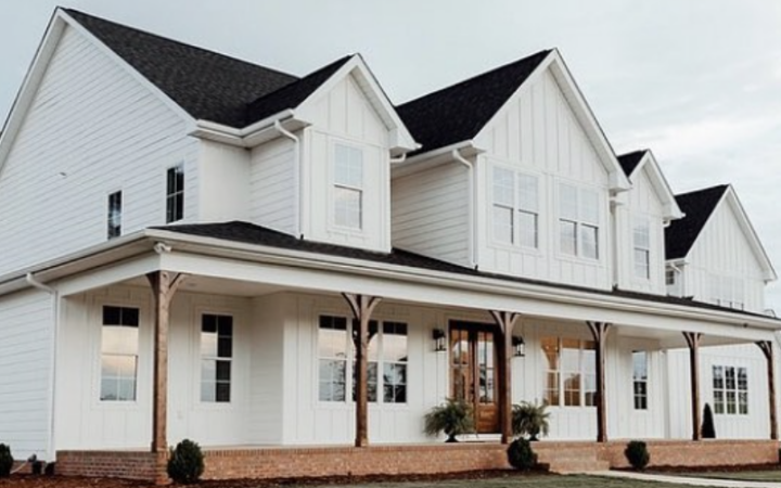 Beautiful Farmhouse Porch Columns For a Grand Entrance; Whether you call them pillars or columns, here is a showcase of the best Farmhouse style porch columns for rustic charm!