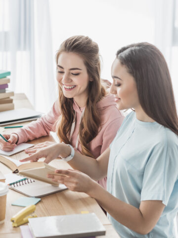 Do you struggle to focus on your studies? Check out a few most effective tips and guidelines that will advance your productivity to a new level. Develop new habits and thrive with the most challenging projects.
