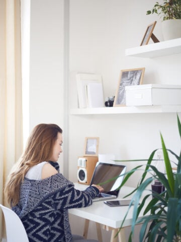 Cozy and Ergonomic Desk Setup for a Home Coder