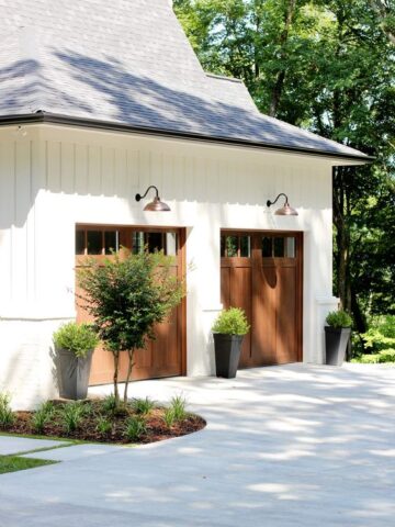 Beautiful Driveway Ideas; whether you want to use concrete, pavers, or gravel on your driveways, here are some driveway options and designs to choose from!