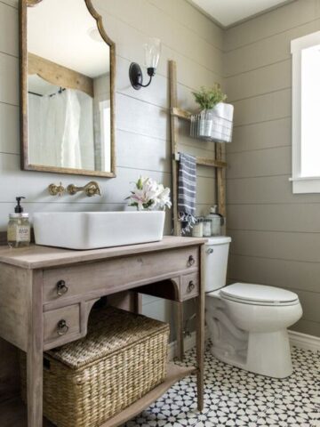 farmhouse bathroom 6