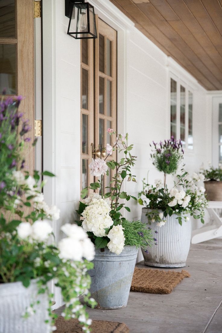 10 Beautiful front porch ideas will give you inspiration for your own porch. Take your front porch from ordinary to extraordinary with these quick and easy tips.