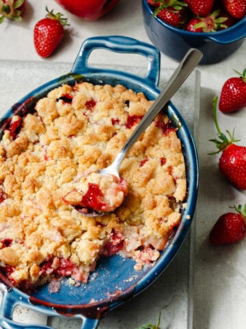 Looking for a quick and delicious dessert? Try my easy apple strawberry crumble recipe! Bursting with juicy strawberries and sweet apples, this warm and comforting dessert is perfect for any occasion. With a buttery crumble topping, it's a delightful treat that will leave everyone wanting more.