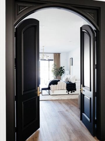 9 Unique and Stylish Bedroom Door Designs to Upgrade Your Space; Cannot choose an appropriate door for your bedroom? There are 9 examples of stylish doors to refresh your interior design