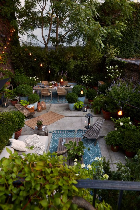 Transform your outdoor space into a serene retreat with these expert tips and tricks. Discover secrets to create an outdoor oasis that both enhances your home's aesthetic and offers a blissful escape. Whether you have a small balcony or a spacious backyard, this guide has everything homeowners need to bring luxury and relaxation to their outdoor living areas.