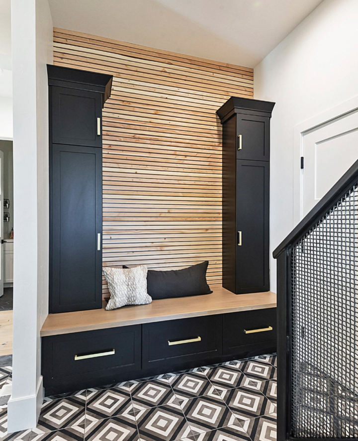 Modern Mudroom Bench: Stylish Storage Solutions for Your Entryway