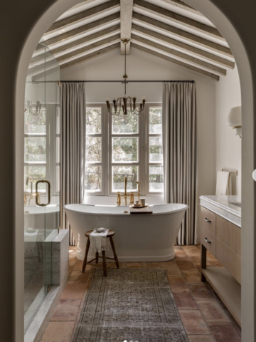 Explore the top 10 bathroom design trends set to dominate in 2024 – from smart bathrooms and minimalist aesthetics to sustainability and luxury features. Discover how these trends balance style, function, and relaxation to redefine your bathroom.