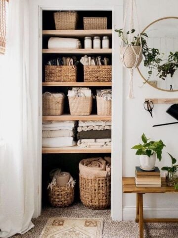Unlock a simpler, clutter-free life with our comprehensive guide to home organization. Discover 15 practical tips to transform your living spaces, promote productivity and breathe easier at home. Start your journey to a tidier, more harmonious habitat today!