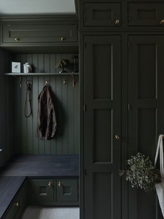 20+ BEAUTIFUL DARK GREEN MUDROOM IDEAS