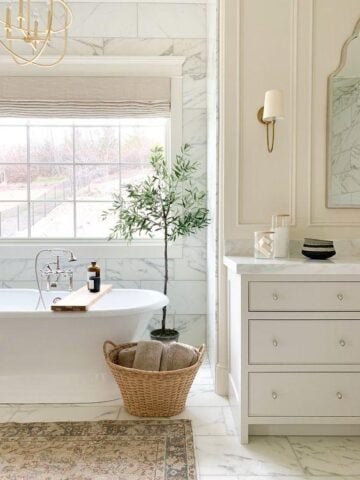 19 Bathroom Essentials for a Comfortable and Functional Space - Get your bathroom feeling like a little slice of paradise! Check out our laid-back guide to the ultimate bathroom essentials. We're talking top picks for function, comfort, and those oh-so-necessary splashes of luxury. Dive in and start every day right!