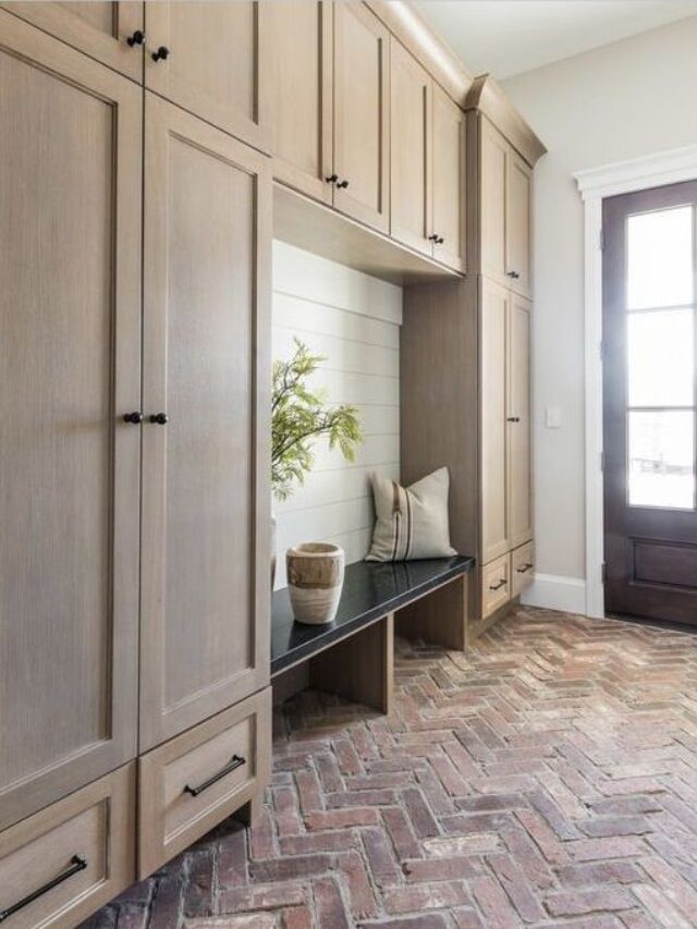 HOW TO CHOOSE THE RIGHT MUDROOM TILE