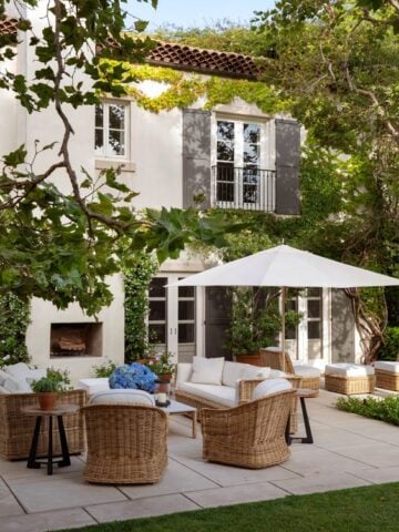 Discover 10 stunning patio ideas to transform your outdoor space into the ultimate retreat! From cozy corners to vibrant entertainment zones, find your inspiration here. 🌿✨