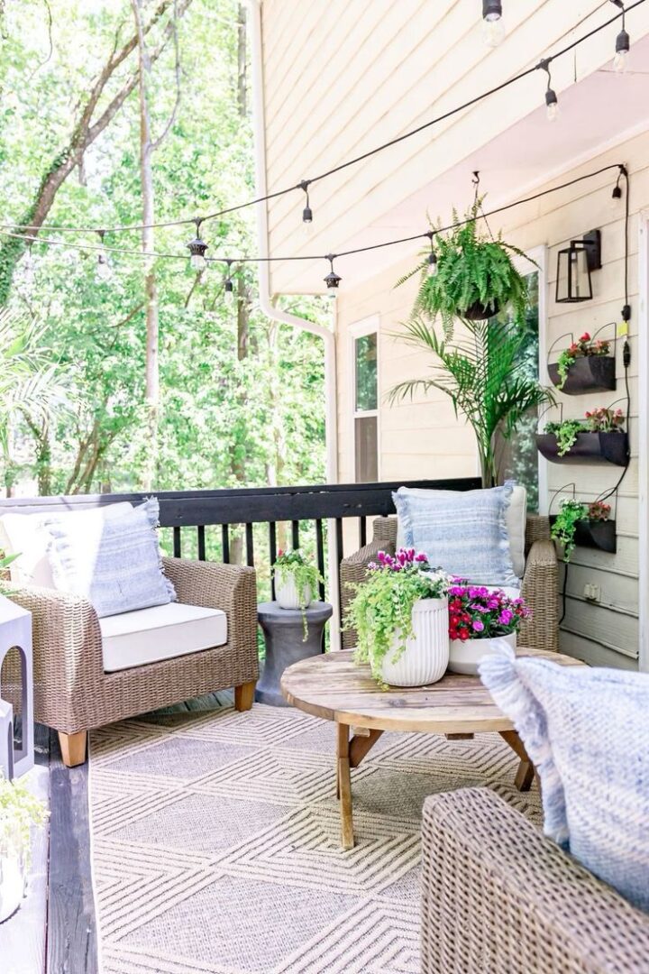 15 Deck Decorating Ideas for the Summer Months - Nikki's Plate