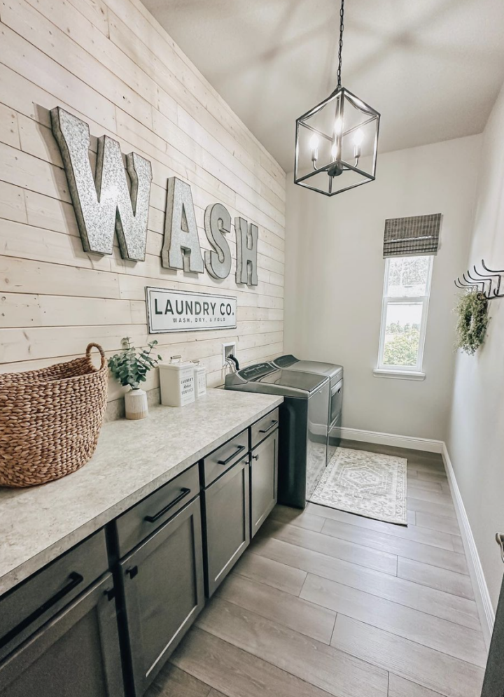 15 Beautiful Shiplap Laundry Room Ideas to Upgrade Your Space