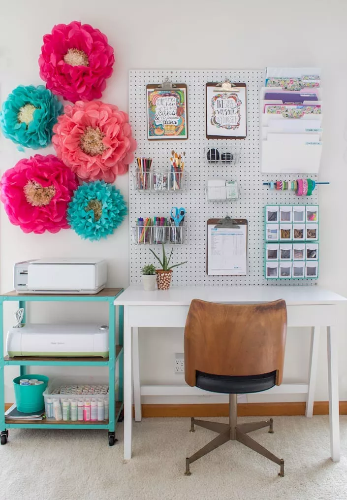 Looking to give your rooms a fresh vibe with a functional twist? Explore these top 25 easy peg wall ideas to spruce up any space in your home with stylish and practical flair.
