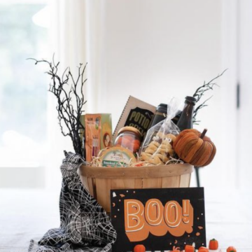 Surprise your wife or girlfriend this Halloween with theses boo basket ideas! Packed with tips on cozy, spooky, and sweet gifts, my guide helps you create a thoughtful surprise she'll absolutely adore.