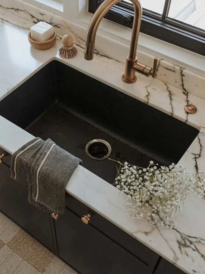 Kitchen Sink Material & Installation Tips for Your Next Home Reno