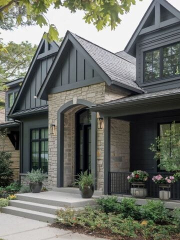 Selling your home? These simple staging tips—from decluttering to curb appeal—will help attract buyers, boost value, and make a lasting first impression.