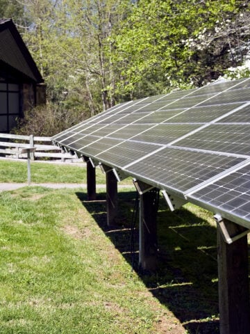 Discover how solar generators are transforming modern homes into self-reliant, sustainable spaces—without going off-grid. Learn how backup power can support daily life, from work-from-home needs to outdoor events and emergency preparedness.