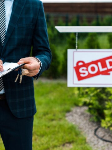 Boost your home’s value with smart exterior upgrades. From sidewalks and landscaping to garage doors, siding, and lighting, discover curb appeal projects with the best ROI.