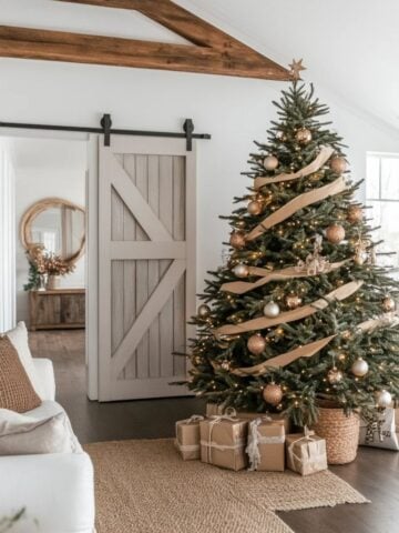 Get inspired with 25 beautiful farmhouse Christmas tree ideas — from rustic and cozy to modern farmhouse charm. Discover creative ornaments, ribbons, and tree skirts to transform your holiday home decor.