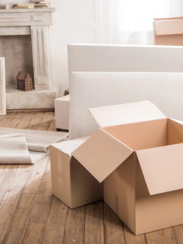 Moving to a new city can feel overwhelming, but it doesn’t have to be. This guide shares simple, practical tips to help you settle in faster— from unpacking essentials and meeting neighbors to building routines and creating comfort in your new space. Perfect for anyone starting fresh in a place like Tampa or beyond.