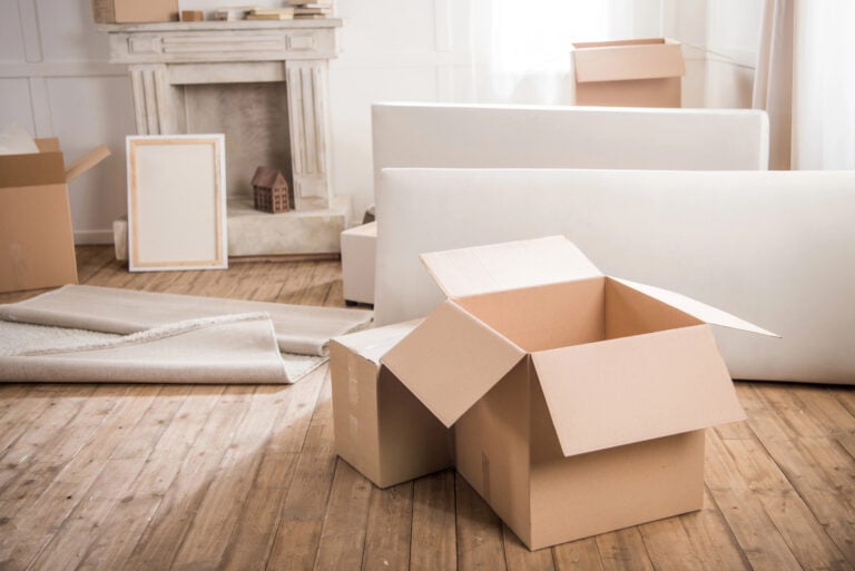 Moving to a new city can feel overwhelming, but it doesn't have to be. This guide shares simple, practical tips to help you settle in faster- from unpacking essentials and meeting neighbors to building routines and creating comfort in your new space. Perfect for anyone starting fresh in a place like Tampa or beyond.