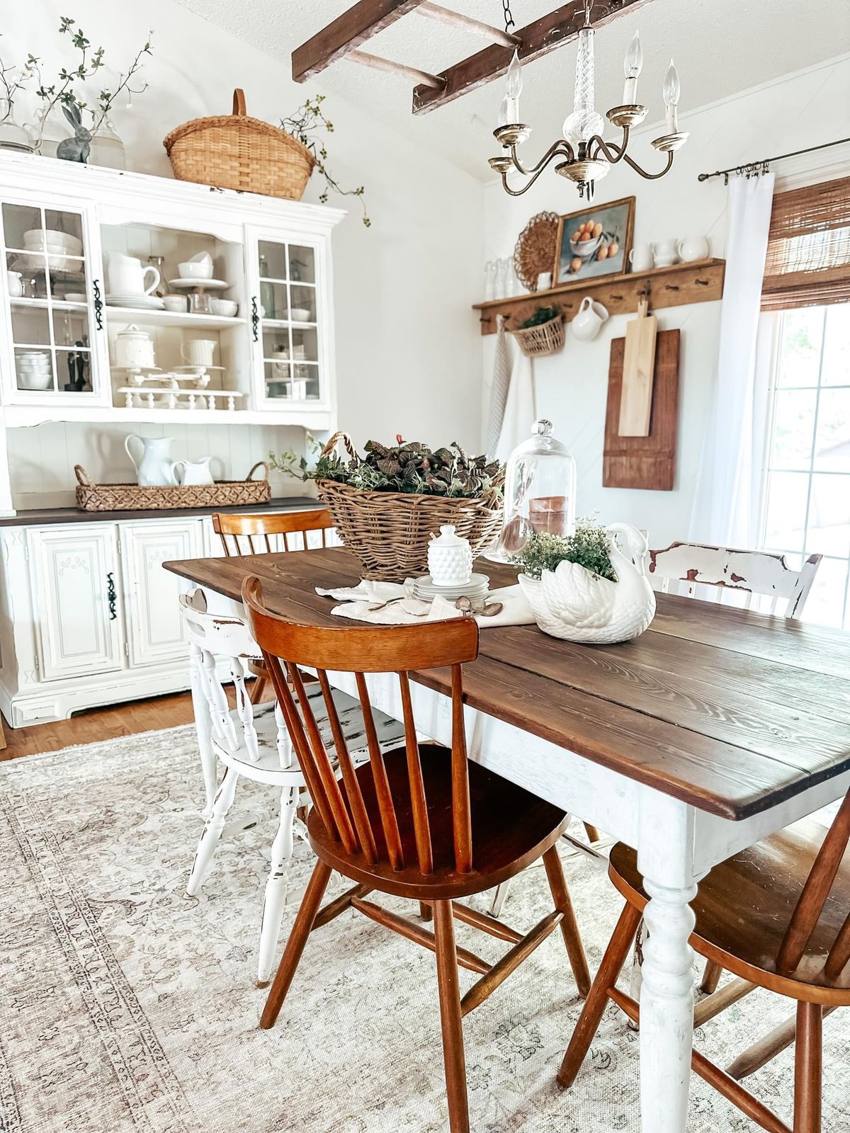 Create a farmhouse-inspired dining room that blends rustic charm with modern elegance. Discover how to use natural materials, neutral tones, and contemporary accents to design a warm, inviting space perfect for everyday meals or special gatherings.