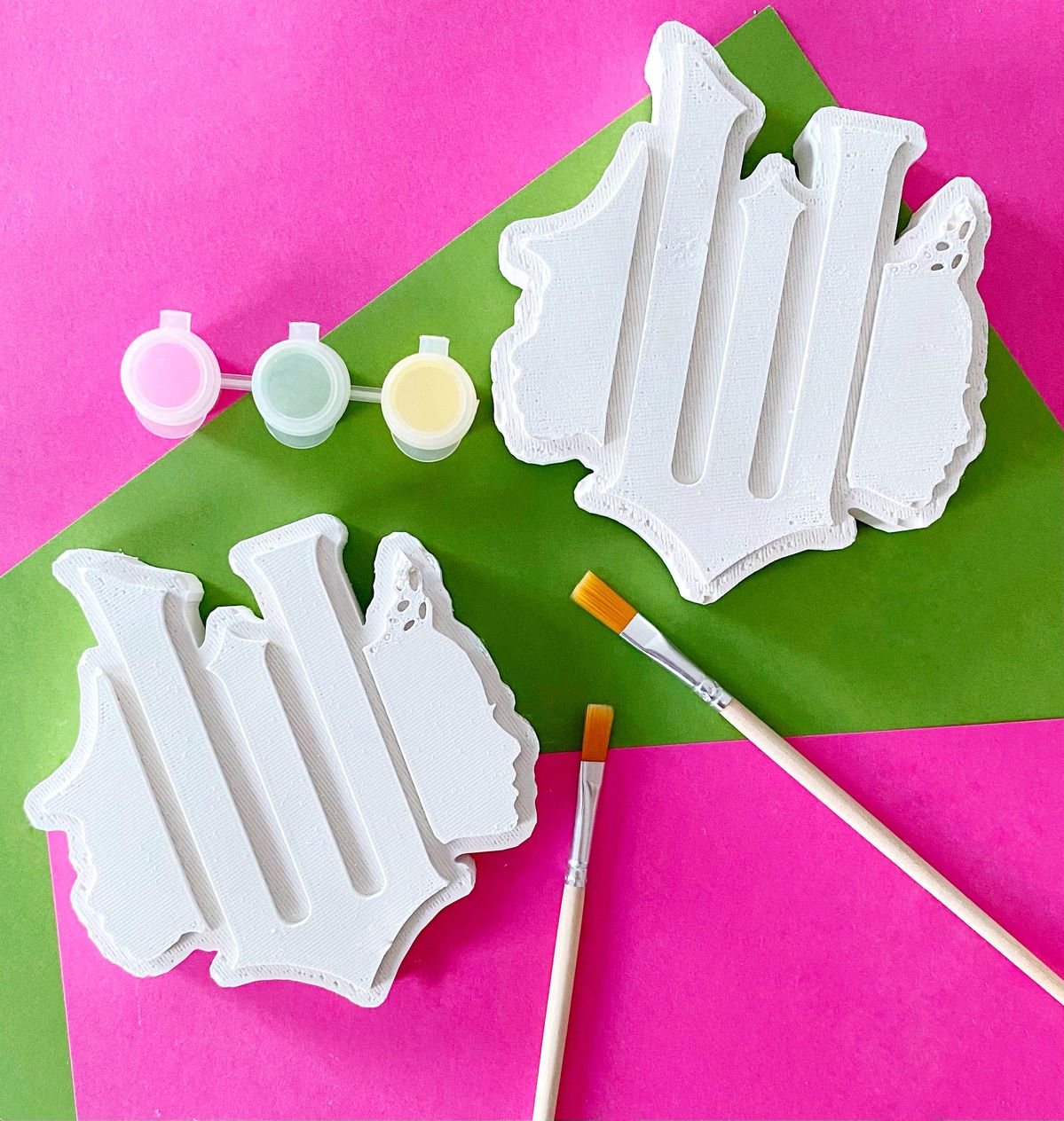 Wicked-themed DIY Christmas crafts with white 